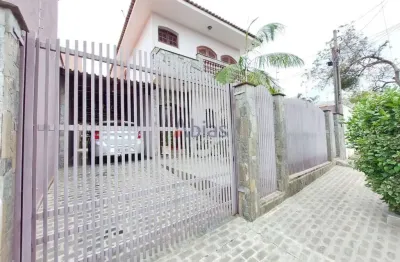 Casa com 3 quartos para alugar na Rua Bpo. César Dacorso Filho, 1074, Vila Carmem, São Carlos