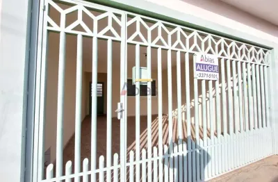 Casa com 2 quartos para alugar na Rua Rodolfo Luporini, 797, Jardim Hikare, São Carlos