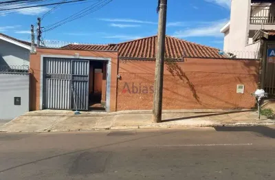 Casa à Venda em Jardim Bandeirantes, São Carlos: 5 Quartos, 210m²