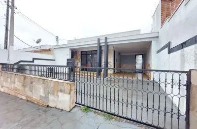 Casa com 3 quartos para alugar na Rua Dom Pedro II, 327, Vila Monteiro (Gleba I), São Carlos