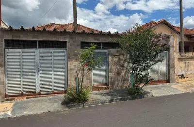 Casa à Venda em Vila Prado, São Carlos – 2 Quartos, 185m², R$350mil