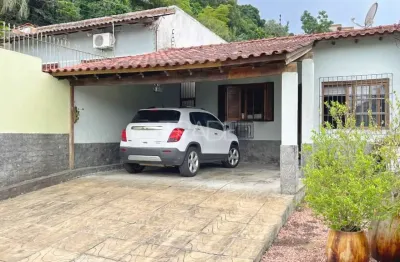 Casa com 3 quartos à venda na avenida vicente monteggia, 2406, cavalhada, porto alegre por r$ 495.000