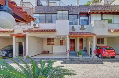 Casa em condomínio fechado com 3 quartos à venda na travessa pedra redonda, 450, jardim isabel, porto alegre por r$ 1.390.000