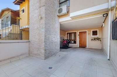 Casa com 3 quartos à venda na rua stephan zweig, 87, cavalhada, porto alegre por r$ 750.000