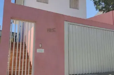 Casa à venda com 250 m², 3 quartos 2 vagas em vila marieta, campinas