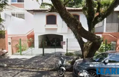 Casa com 4 quartos para alugar na Vila Madalena, São Paulo 