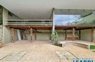 Casa com 5 quartos para alugar no Real Parque, São Paulo 