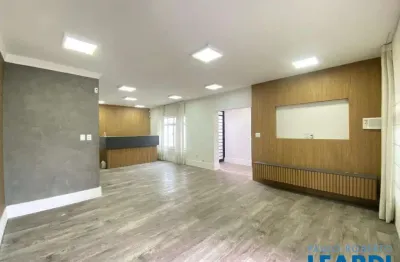 Casa com 3 quartos para alugar na Vila Madalena, São Paulo 