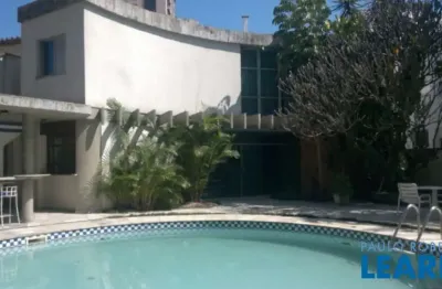 Casa com 5 quartos para alugar na Vila Madalena, São Paulo 