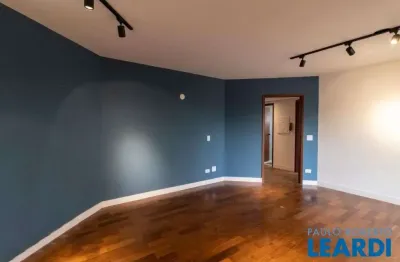 Apartamento com 4 quartos para alugar no Campo Belo, São Paulo 