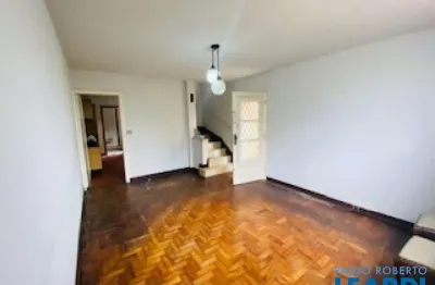 Casa com 2 quartos para alugar na Vila Madalena, São Paulo 