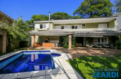 Casa com 3 quartos para alugar no Real Parque, São Paulo 