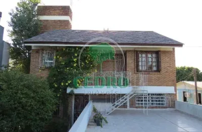 Casa com 3 quartos à venda na rua delfino riet, 287, santo antônio, porto alegre por r$ 1.297.900