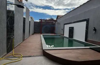 Casa com 2 quartos à venda em Aviação, Praia Grande  por R$ 885.000