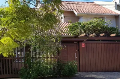 Casa de 240 m², com 03 dormitórios (sendo um deles uma suíte master), para venda
