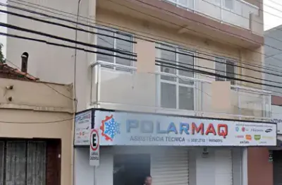 Sala comercial de 40 m², com cozinha e sacada, para aluguel