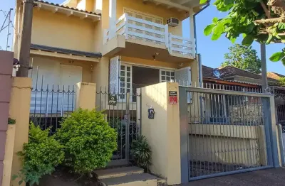 Casa de 270 m², com 03 dormitórios (sendo um deles uma suíte), para venda