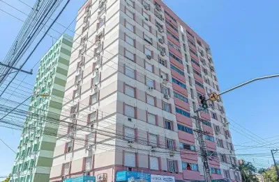 Duas lojas no total de 45,76 m², com ponto mercado livre e 20 anos de existência, para venda