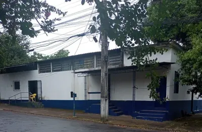 Prédio de 450 m², para restaurante e casas, à venda