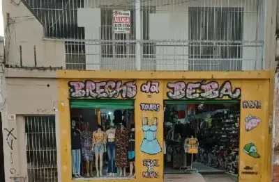 Prédio de 265,39 m², com uma loja e dois apartamentos, para venda