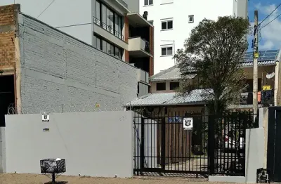 Sobrado de 178,03 m², com 04 dormitórios e piscina, para venda