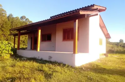 Casa de 170 m², com 03 dormitórios (sendo um deles uma suíte com closet), para venda