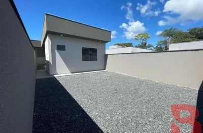 Residência nova em alvenaria, aproximadamente 650 metros do mar.