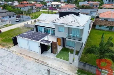 Sobrado com excelente padrão de acabamento, localizado no centro de itapoá/sc