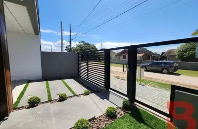 Sobrado com 2 suites e 2 demi-suites , localizados no bairro rainha a apenas 350 metros da praia! de r$  981.500,00