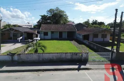 Imóvel mobiliado,  medindo 116,90 m² de frente para o asfalto, lavanderia individual, no balneário saí mirim, bairro barra do saí,  itapoá/sc
