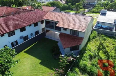 Oportunidade única! imóvel a apenas 120 metros da praia com 4 quartos e frente para o asfalto!