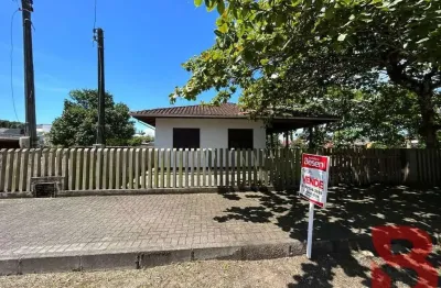 Imóvel de esquina com 108,00m²,  com amplo espaço externo !