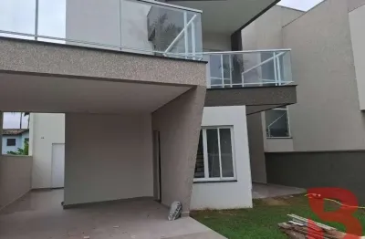 Sobrado  com 187,00m² , na rua 1750, baln. mariluz, com quarto e parte terrea, area com churrasqueira e piscina, lavanderia individual.