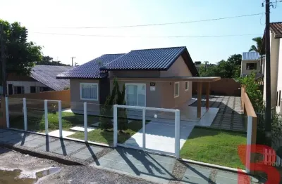 Excelente casa localizada na quadra do mar- apenas 50mtrs da praia