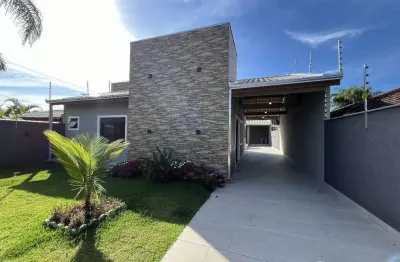 Casa com piscina e móveis planejados pronta para morar!