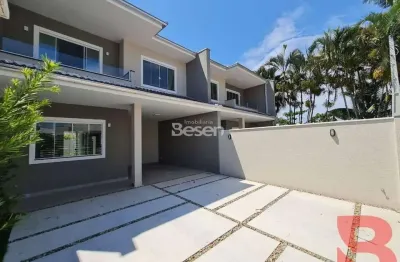 Sobrado na barra do saí a apenas 280,00m do mar, 03 quartos (01 suíte), com área total de 161,00m2