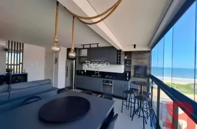 Apartamento mobiliado, na quadra do mar com 03 quartos (sendo 01 suíte) no centro de itapoá/sc.