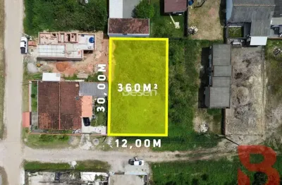 Terreno com 360,00 m², aproximadamente 650,00 metros do mar.