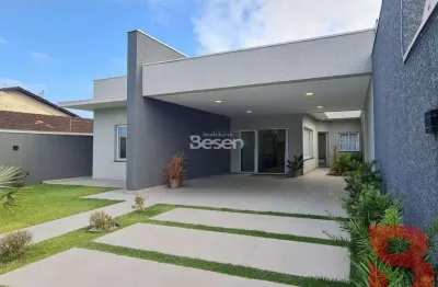 Linda casa mobiliada com area de de festa e piscina, medindo 180,00m²,  apenas 240 metros da praia, barra do saí !