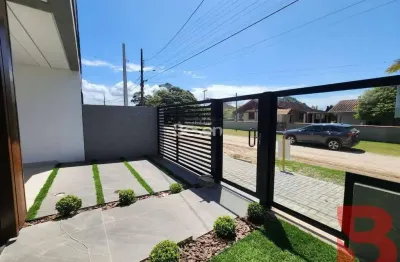 Sobrado com 2 suites e 2 demi-suites , localizados no bairro rainha a apenas 350 metros da praia! de r$  981.500,00