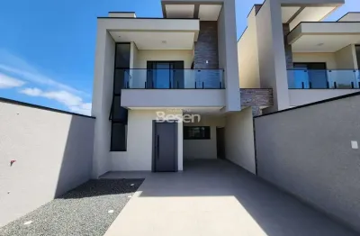 Sobrado com excelente padrão de acabamento proximo ao mar, no balneário rainha do mar!