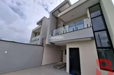 Sobrado com excelente padrão de acabamento proximo ao mar, no balneário rainha do mar!