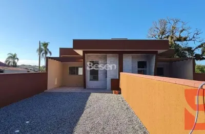 Casas com ótimo acabamento com 3 quartos, sendo 01 suíte  próximo a praia e comércios no balneário brandalize.