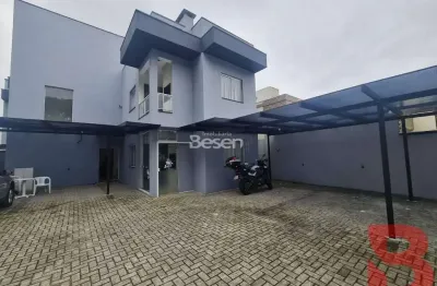 Oportunidade de negócio! apartamento semimobiliado, 190 metros do mar, próximo ao calçada beira mar no balneário rainha do mar.