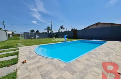 Excelente imóvel contendo 05 dormitórios (sendo 01 suíte) com piscina.