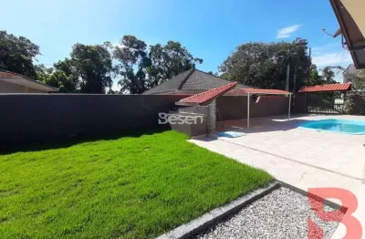 Residencia  de 5 quartos ( 01 suíte), piscina, amplo terreno com 750,00 m², proximo a praia.