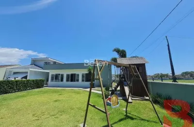 Imóvel semi-mobiliado 04 quartos, com amplo espaço de  terreno na praia de itapoá 600 metros do mar