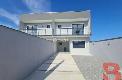 Sobrados com excelente padrão de acabamento apenas 200mtrs da praia