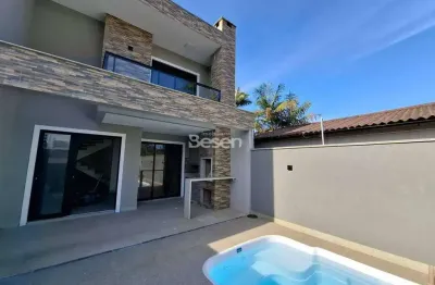 Sobrado a 300 metros do mar, com privacidade, conforto e bom acabamento