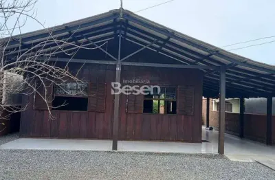 Casa em madeira em perfeita conservação com 140,00m², no balneário itapema do sai